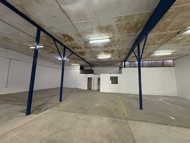Local comercial de 250 m² en planta libre, calle San Martín, Iquique — imagen 6 de 12