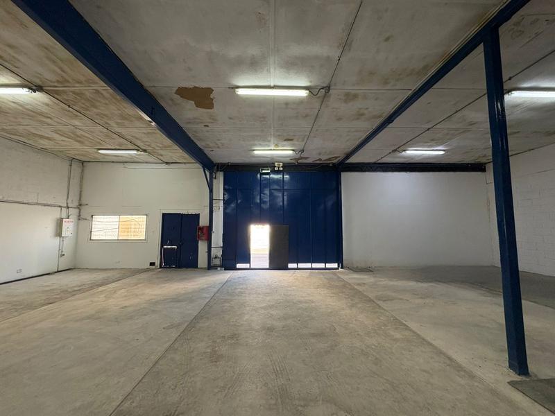 Local comercial de 250 m² en planta libre, calle San Martín, Iquique — imagen 7 de 12